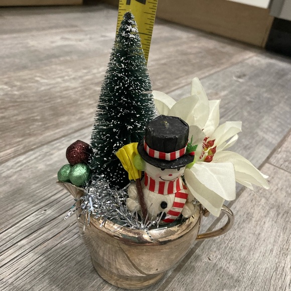 Metal creamer and snowman vintage Christmas assemblage - Picture 8 of 9